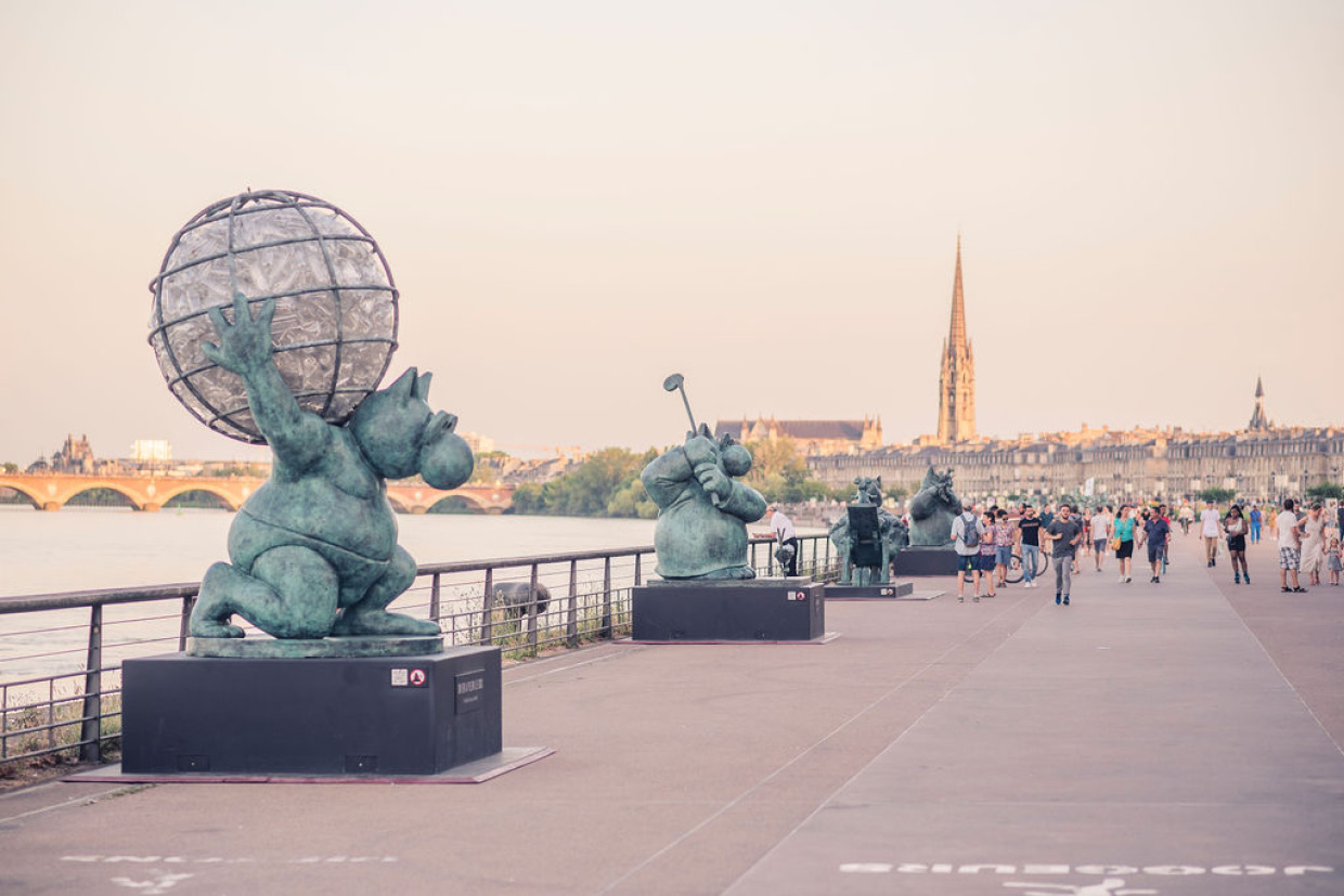 Vues des sculptures de Geluck sur les Quais de Bordeaux © Studio Fiftyfifty